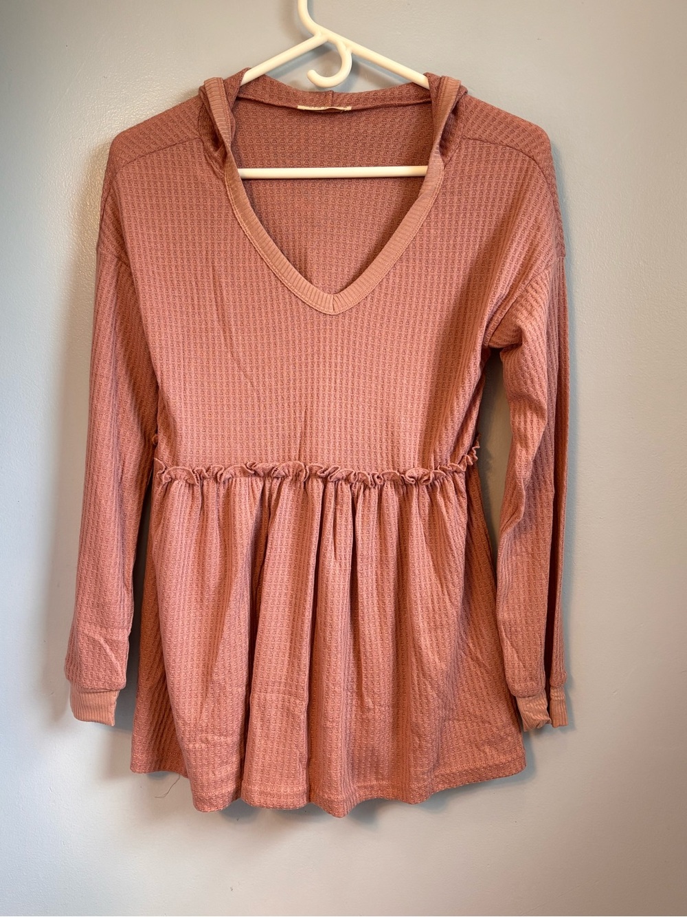 Illa Illa waffle knit hooded babydoll top in dusty rose. Sz M. NWOT